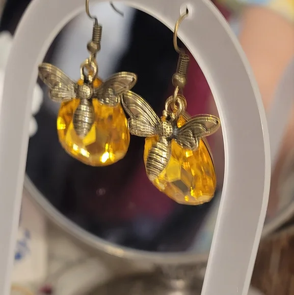 NIB Gold BEE 🐝Drop Earrings Brass French Hook  Yellow Crystal - Picture 5 of 5